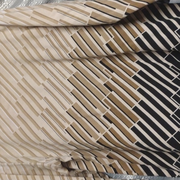 Symmetrical Black and Tan! - Picture 2 of 3